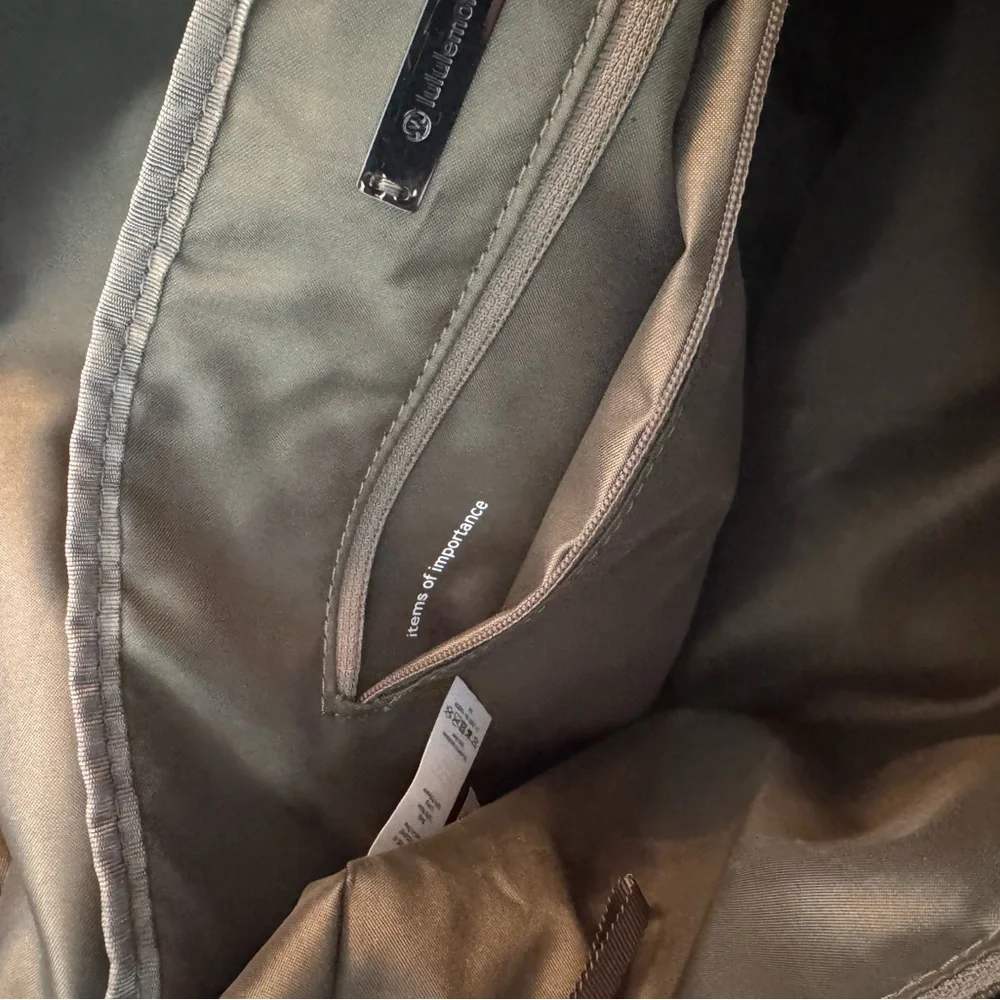 lululemon athletica Olive Green Tote Bag - Picture 9 of 9